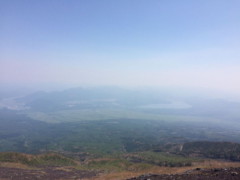 富士吉田から山中湖、河口湖を望む