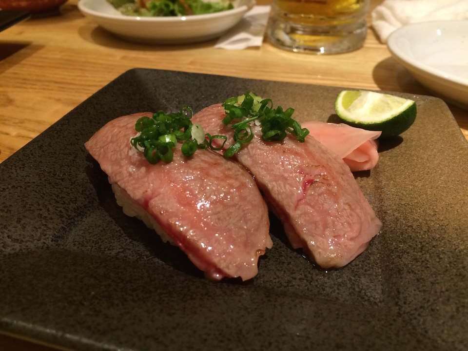 牛肉の炙り寿司